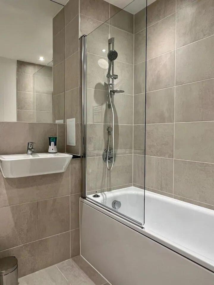 Deluxe 3 Bedrooms Modern Flat In Stratford Londra