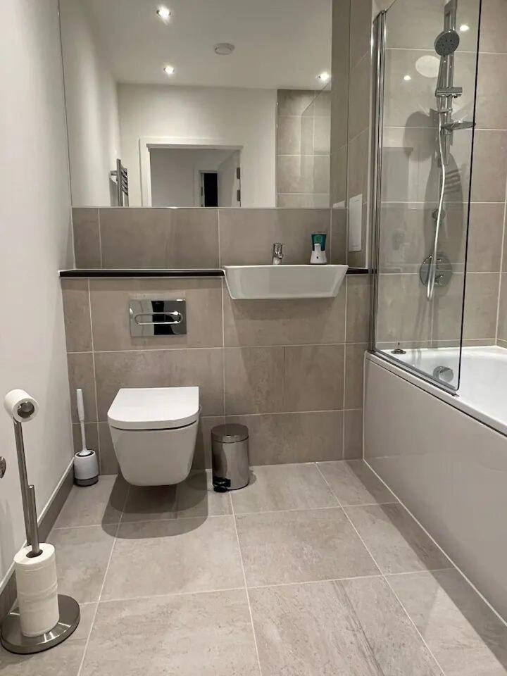 Deluxe 3 Bedrooms Modern Flat In Stratford Apartament Londra